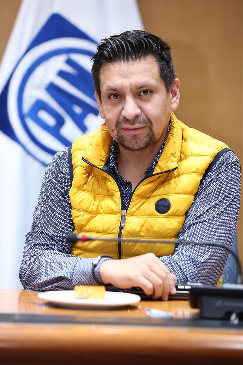 ErnestoSR_MX's tweet photo. 🤝 Llevamos a cabo una reunión con los presidentes estatales, fortaleciendo la coordinación y el trabajo conjunto. Estamos renovando acciones a nivel nacional para seguir impulsando resultados con compromiso y visión. 🇲🇽 https://t.co/kqmxUQ9sRQ