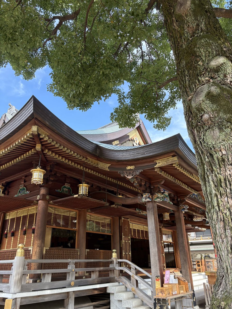 赤影！「江戸の街を歩く」シリーズ😊

まずは腹ごしらえ

出来たてのかつサンドと🍺🍺🍺

美味しいです😋

#井泉本店 
#湯島天満宮 
#かつサンド発祥のお店