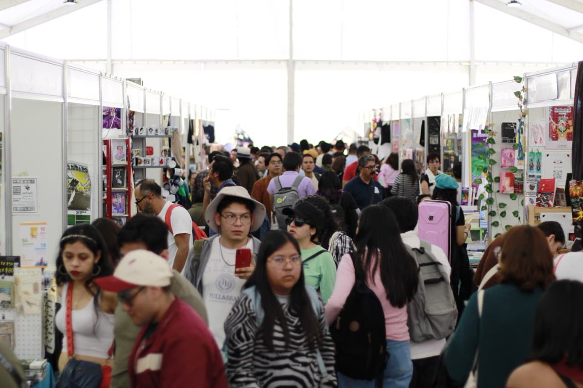 📚🎶 En su octavo día, la <a href="/FILZocalo/">#FILZócalo2025</a> reunió a miles de visitantes entre charlas, lecturas, música y libros que llenaron de vida el corazón de la ciudad.

El escenario contó con las participaciones de <a href="/LATREMENDAKORTE/">LA TREMENDA KORTE</a>, <a href="/Olsonexperienci/">Olson Joseph</a> y El Juguete Rabioso, que pusieron ritmo y