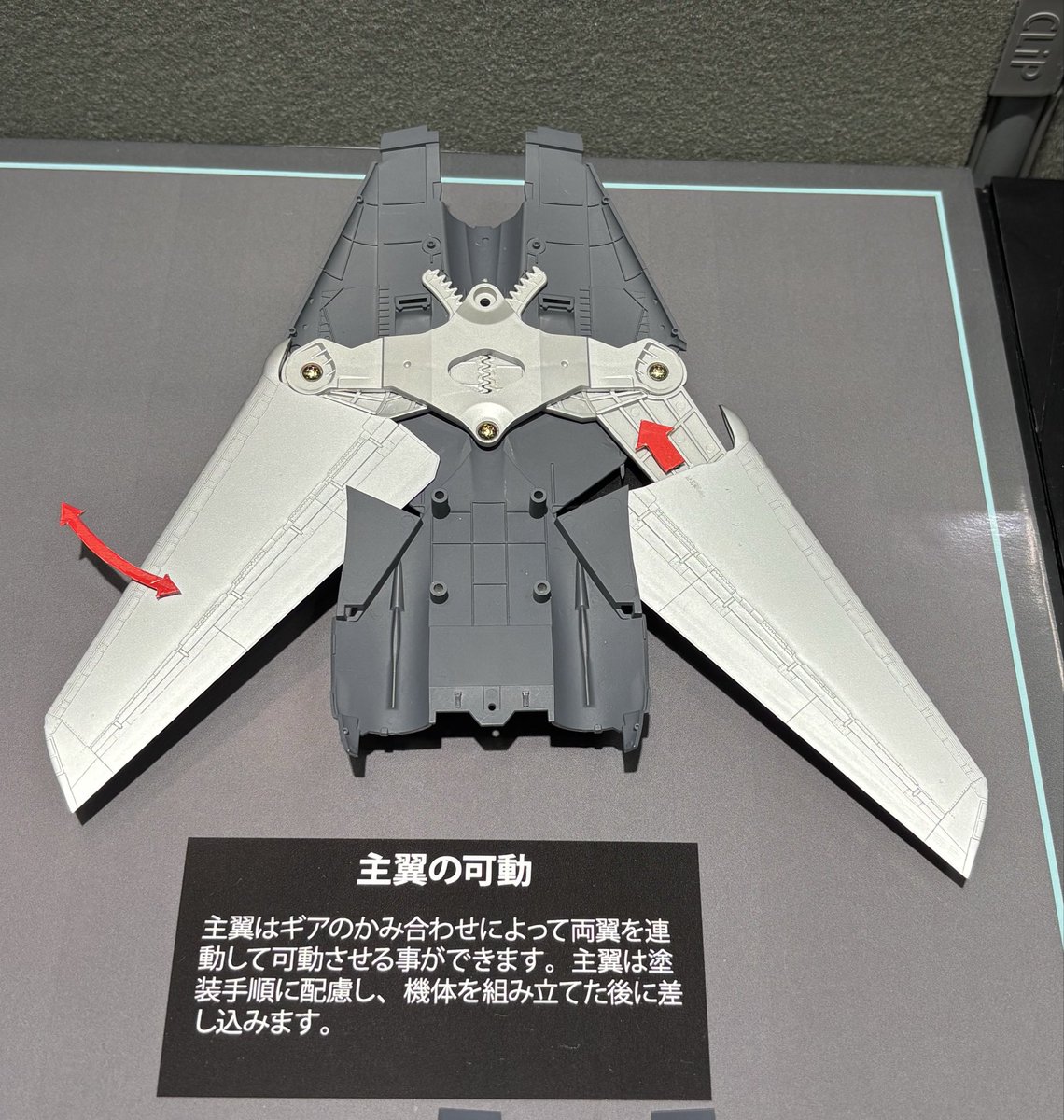 #タミヤ さんのナナニイ　#F14 。お話を聞くとヨンパチのような発艦姿勢のバリエーションも考えているとのこと。ヨンパチよりは飾りやすいですしね！
3DPP戦士の皆さんが専用カタパルトベースを出してくれることでしょう！デッキクルー付きで！！

VF-2は同じマーキングのスパホと並べたいです！