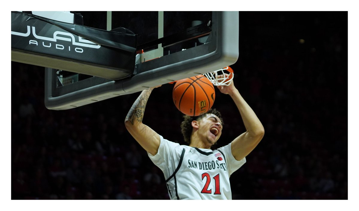 bpollardphotos's tweet image. 4 of the shots I got tonight at the SDSU #aztecs game tonight.  Apart from about 15 minutes of an SDA high school game, this was my first time ever shooting basketball. Challenging but really fun to learn on the fly. Insane atmosphere.

All photos for @EVT_News