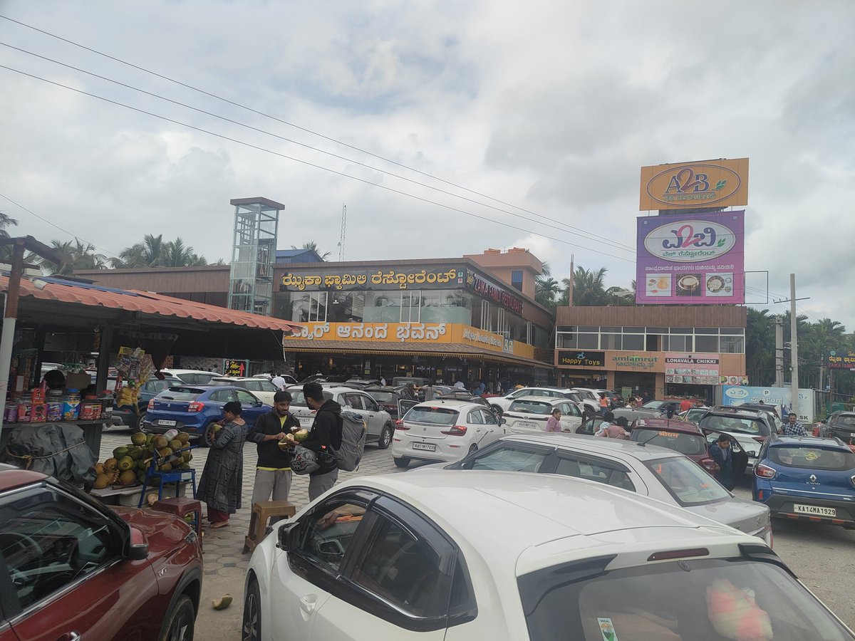 clemenza2020 (@clemenza2020) on Twitter photo Driving to Bagalkot this deepavali. 
Half of Bengaluru is on the road.
a2b sira looked a halli jathre Driving to Bagalkot this deepavali. 
Half of Bengaluru is on the road.
a2b sira looked a halli jathre