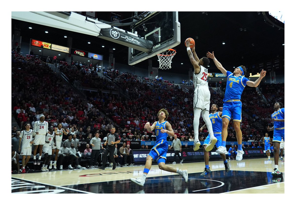 bpollardphotos's tweet image. 4 of the shots I got tonight at the SDSU #aztecs game tonight.  Apart from about 15 minutes of an SDA high school game, this was my first time ever shooting basketball. Challenging but really fun to learn on the fly. Insane atmosphere.

All photos for @EVT_News