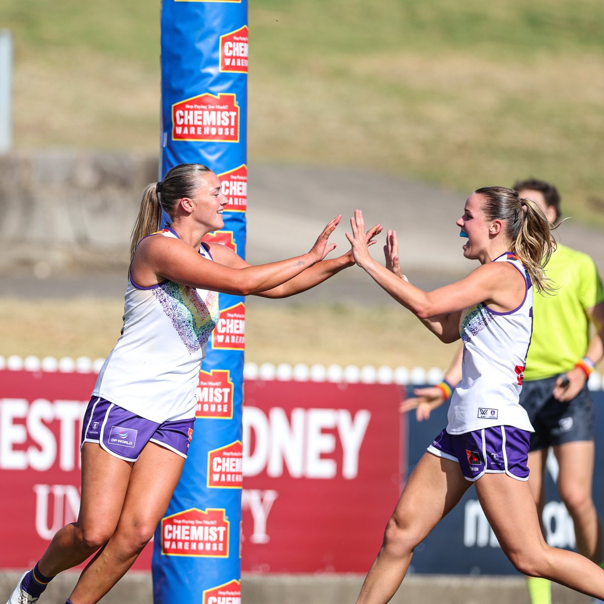 popped over the top by Poppy Stockwell + Georgie Brisbane streams into an open goal!

we're all tied up.

🍊 28 ⚓️ 28

#AFLWGiantsFreo #foreverfreo