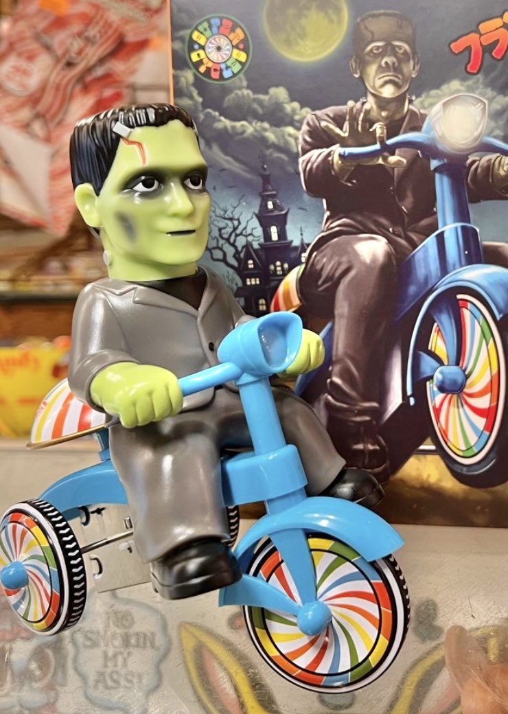 ミイラ男、レトロなトライクで爆走中🚨💨 ユニバーサル・モンスターズ