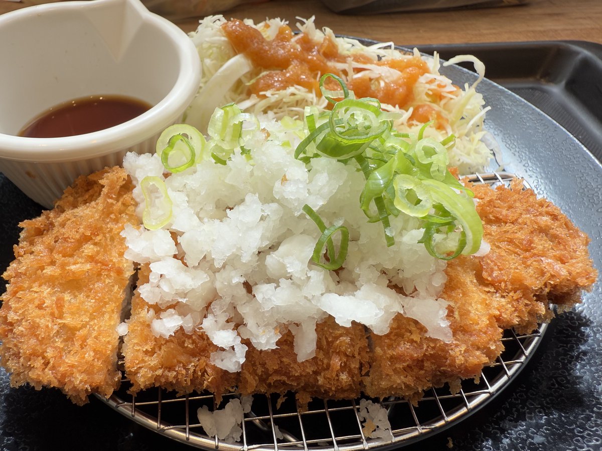 今日は鬼おろしポン酢ロースカツ定食580円✨😆😆 それにしても… 大谷