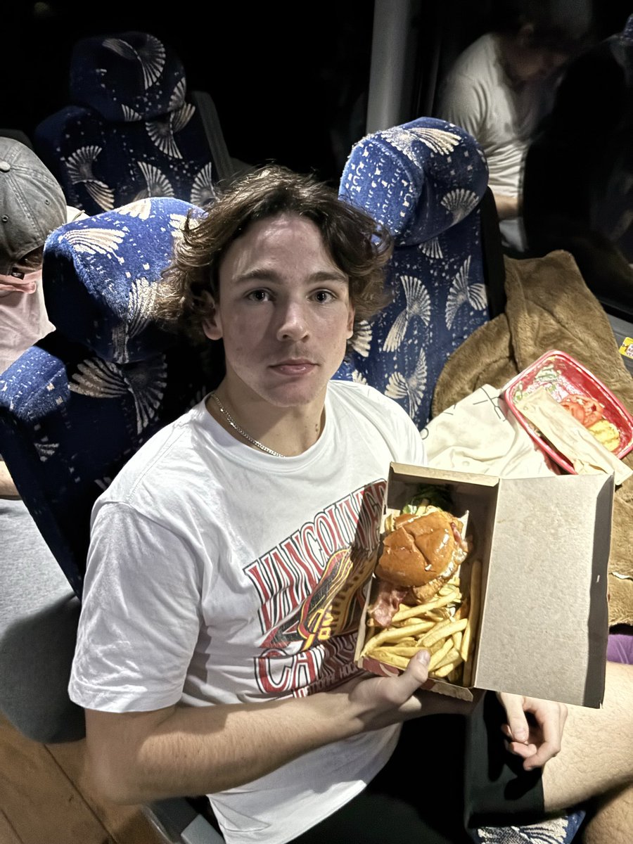 SJHLTerriers's tweet image. Huge Thank You to the JJs Senior Hockey Team!
Your support of the “Feed the Boys” program provided the hearty post-game meal from Boston Pizza after our game in Melfort.
Community supporting community at its best!
#yorktonterriers
#FeedTheBoys
#CommunityStrong
#SJHL