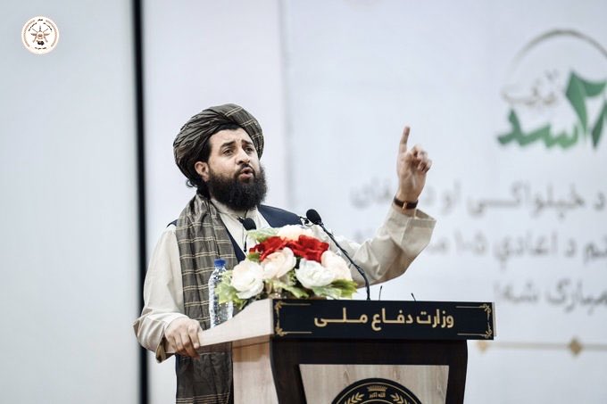 TAL1B_313's tweet photo. مغل وته به نن کړم اټک پوله
ملک به خلاص کړم د مغل له غاله غوله

�� مغل ته به خبرې په وربوز کړم
سر مي پريوزه که مي سر ورته بیا کوز کړم

دا هم شکر چي مي وتړله توره
زما توره په جهان شوه مشهوره

له کابله تر اټک په سم په غرونو
انباري دي د مغولو د سرونو https://t.co/Ju10gQkNK1