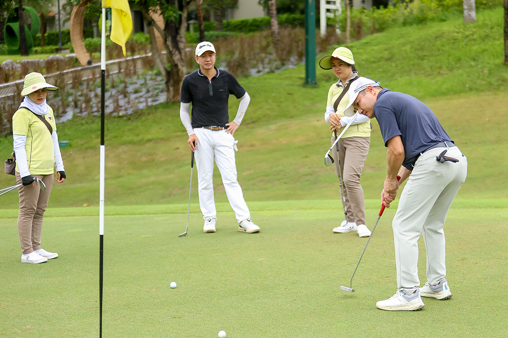 Finacle's tweet image. At the Smart Banking Summit 2025 in Hanoi, Infosys Finacle hosted an exclusive Golf Tournament with 50+ CXOs from leading banks and the central bank.

Swipe through to relive the highlights from a day of connection, collaboration, and a few great swings!

#InfosysFinacle