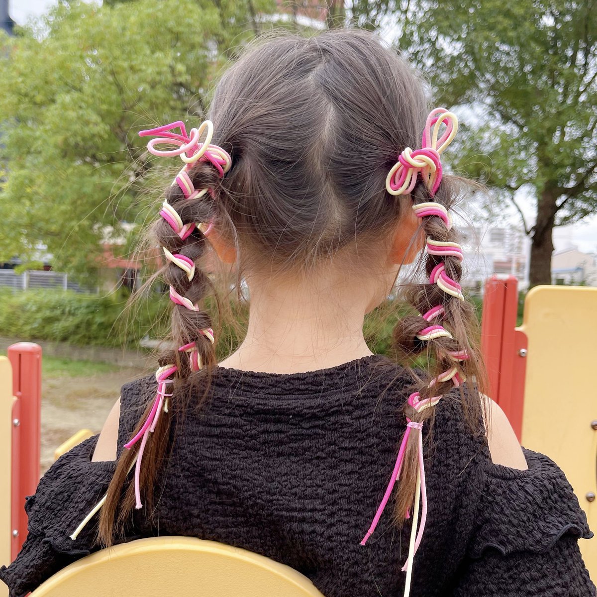 姪っ子甥っ子とお散歩〰︎🖤👦🏻🐶👧🏻🖤
姪っ子の髪の毛が可愛くできました🪞🎀🩰💕
すぐにぐちゃぐちゃになったけども✋🏻🥹