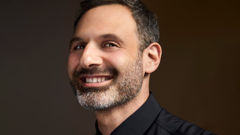 modoberand's tweet image. 🚀 تغییرات بزرگی در Kenneth Cole Productions! 🤩 جید برگر به عنوان CEO جدید معرفی شد و الی کول به عنوان EVP و creative director منصوب شد! این تیم تازه می‌خواهد برند را به سمت موفقیت‌های جدید هدایت کند. نظر شما چیست؟ 💼✨ #KennethCole #Fashion
#KennethColeProductions