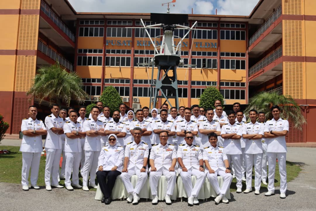 KURSUS SISTEM BAHAGIAN SIRI 3/25.

Kursus Sistem Bahagian Siri 3/25 telah dilaksanakan pada 14 hingga 16 Okt 25 melibatkan seramai 32 peserta di kalangan pegawai dan anggota. Majlis Penutup telah disempurnakan oleh Pegawai Memerintah PK TLDM pada 16 Okt 25.