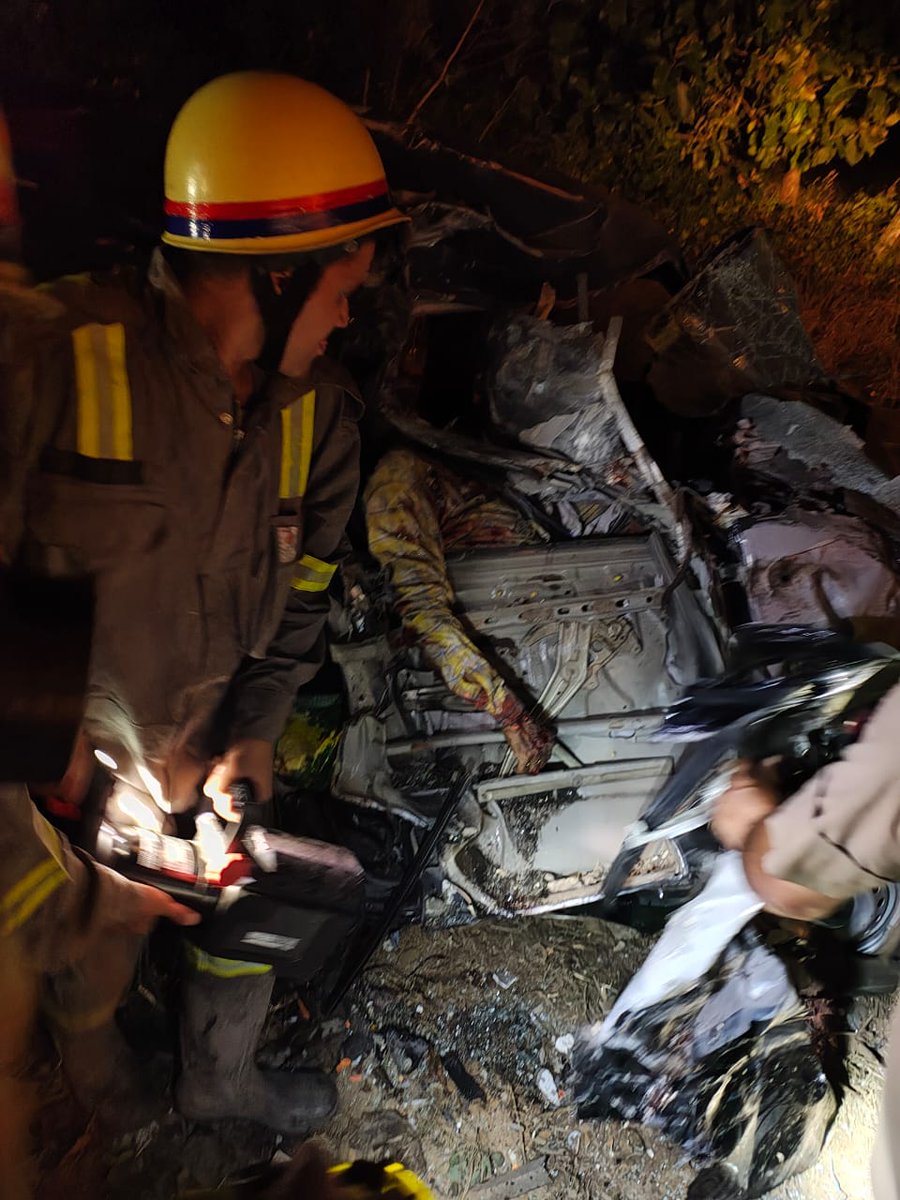 बरेली में भीषण सड़क हादसे में तीन की मौत, 9 घायल

इको और बस की सामने सामने की टक्कर में इको चालक और उसमें सवार दो मजदूरों सहित तीन की मौत

मथुरा से पीलीभीत अपने गांव दीपावली मनाने लौट रहे थे 12 मजदूर