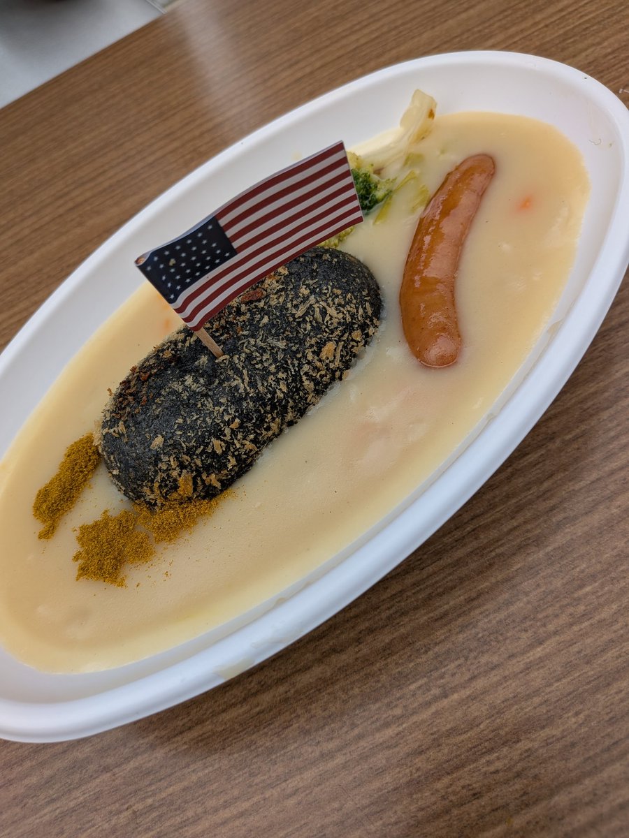 bHzPmVT3JMbB2Nh's tweet image. 港さんお手伝いのお店へご挨拶
フラックシップカレー（シチュー）めちゃうまいッ‼️
単体で食べるとホワイトシチュー
なのに
カレーパウダーと一緒に食べると、ほんのりカレー味
カレーパンをほぐすとカレーになった🍛
ごちそうさまです✨

#久里浜
#SHALL
#フラックシップカレー