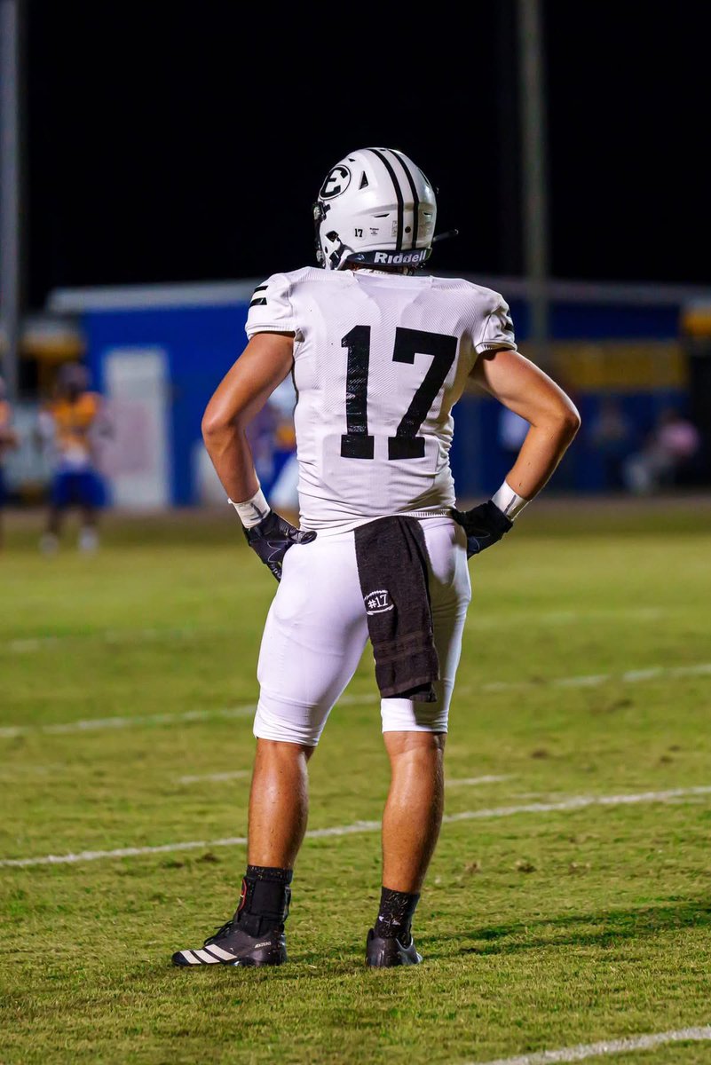 JakeDearman17's tweet photo. A few clips from tonights game against Taylorsville @PaigeAnders @Coach_Webster2  @BuddyStephensEM @CoachGDavisFB @Coach_Matt_Lott @Coach_Lech @CoachWood_HCC @CoachDavisCLCC @CoachWrightPerk @ErnestTJones @Coach_TMacon https://t.co/tPyPm9IW3Q