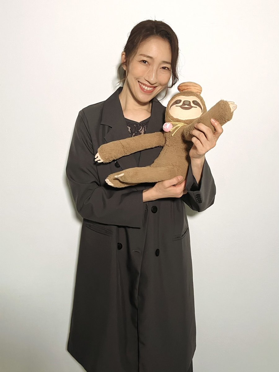 [📢]𝟏𝟎/𝟏𝟗㊐𝟐𝟑:𝟓𝟗まで
#アーモンド 疑似ライブ配信🎥
――――

あるふぁんとお写真🦥📸
❍#水夏希 さん❍

撮影のときからやさしい笑顔でみんなを包んでくりた、水さん。
ぼくもユンジェのようにその懐に包まりたぷら。母さん🐾🌟

ユンジェと母さん、ばあちゃんのあのシーンが忘れらりないぷら。