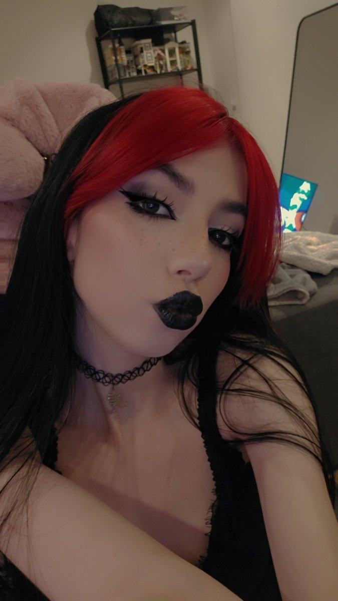 i need a bf. say ‘me’ so I can check ur profile o.o