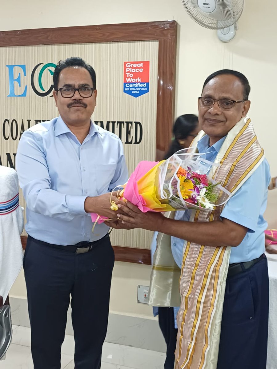 easterncoal's tweet photo. Shri Tanmay Kole, Agent, Jhanjra Project Colliery and Shri Manoj Kumar Singh, Area Safety Officer, Jhanjra Area, ECL.

Following the felicitation, the Safety Board members and ISO representatives conducted a detailed inspection of the mines. Subsequently, a review meeting and https://t.co/DXCiyImgOk
