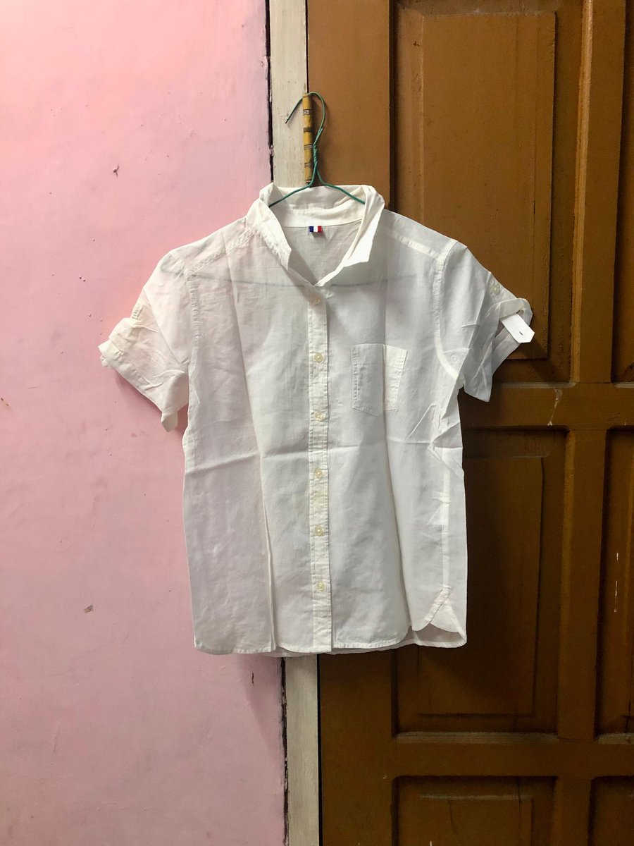 bloved_a's tweet photo. serba serbi baju putih 20k ajaa guyss ga pernah di pake masih good condi bngttt ukuran M-L yaa dom bekasi bisa oren https://t.co/dp5ZQtU4z6