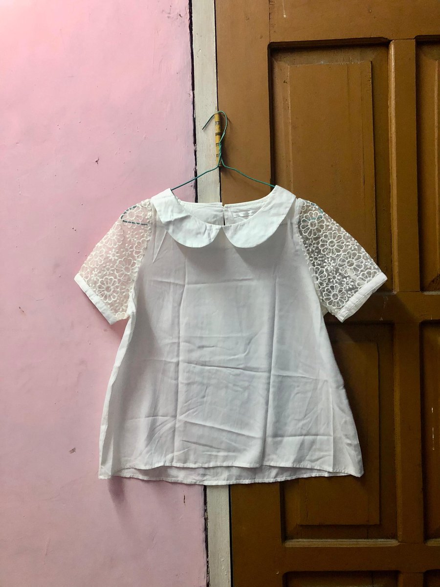 bloved_a's tweet photo. serba serbi baju putih 20k ajaa guyss ga pernah di pake masih good condi bngttt ukuran M-L yaa dom bekasi bisa oren https://t.co/dp5ZQtU4z6