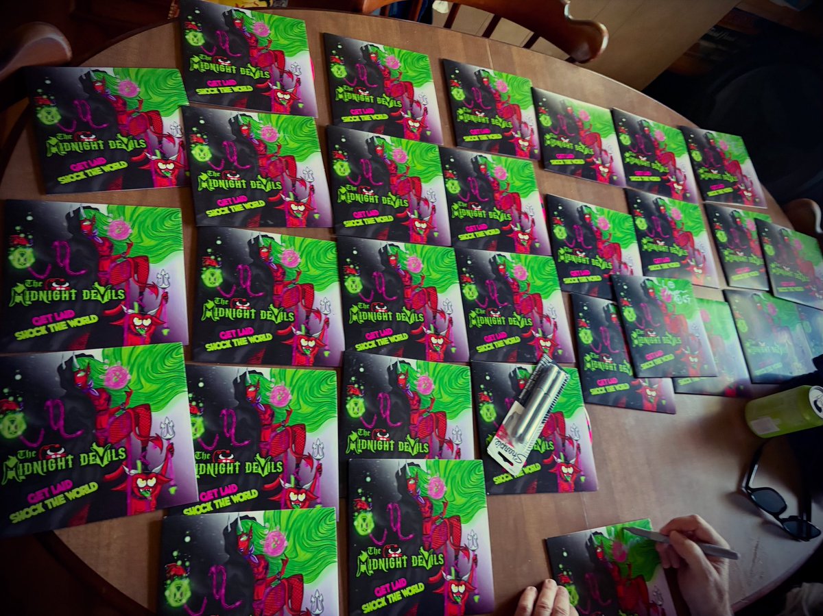 MidnightDevils's tweet image. Comin’ your way.  The brand new 7” vinyl double A-side single Get Laid/Shock The World.  300 copies only on pink and green splattered vinyl.  themidnightdevils.com/product-page/t… ⁣
#shocktheworld #gonnagetlaidtonight #themidnightdevils #sohardithurts #chrissniperhineline #jimmymess #samspade