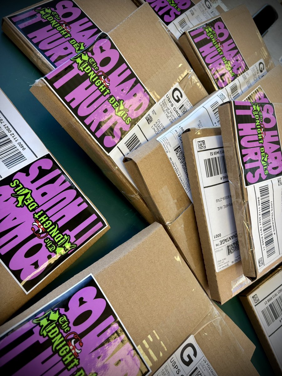 MidnightDevils's tweet image. Comin’ your way.  The brand new 7” vinyl double A-side single Get Laid/Shock The World.  300 copies only on pink and green splattered vinyl.  themidnightdevils.com/product-page/t… ⁣
#shocktheworld #gonnagetlaidtonight #themidnightdevils #sohardithurts #chrissniperhineline #jimmymess #samspade