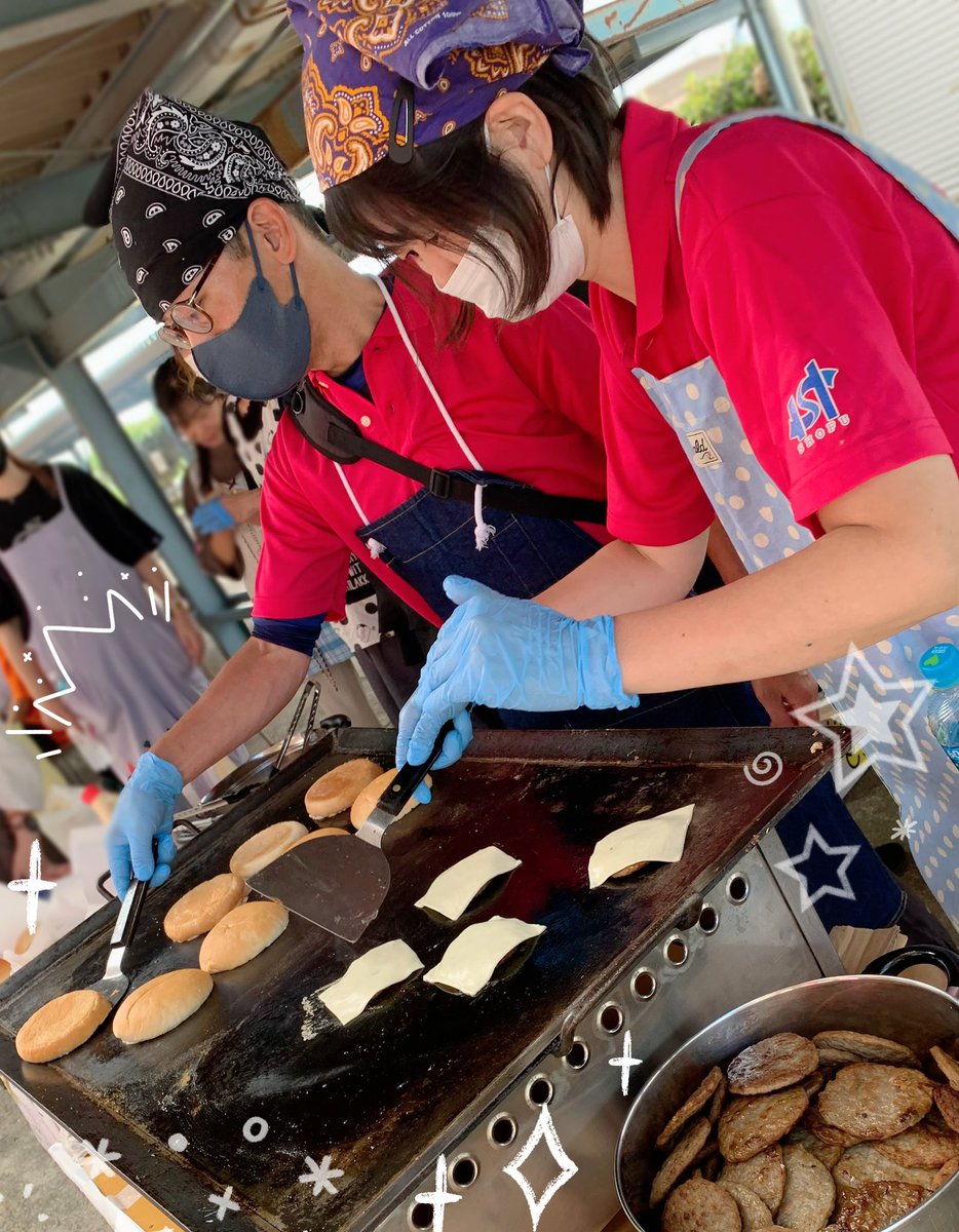 shofu_h's tweet photo. ⭐️文化祭2日目✌️最終日です‼️😊
本日は限定公開日で、生徒のご家族と中学3年生とその保護者の方にもご来校していただきました☺️本日のみ開店のPTAハンバーガー店も大盛況でした🍔どうもありがとうございます❗️そして3年生は最後の文化祭お疲れ様でした👏✨ https://t.co/1NWvDaveII
