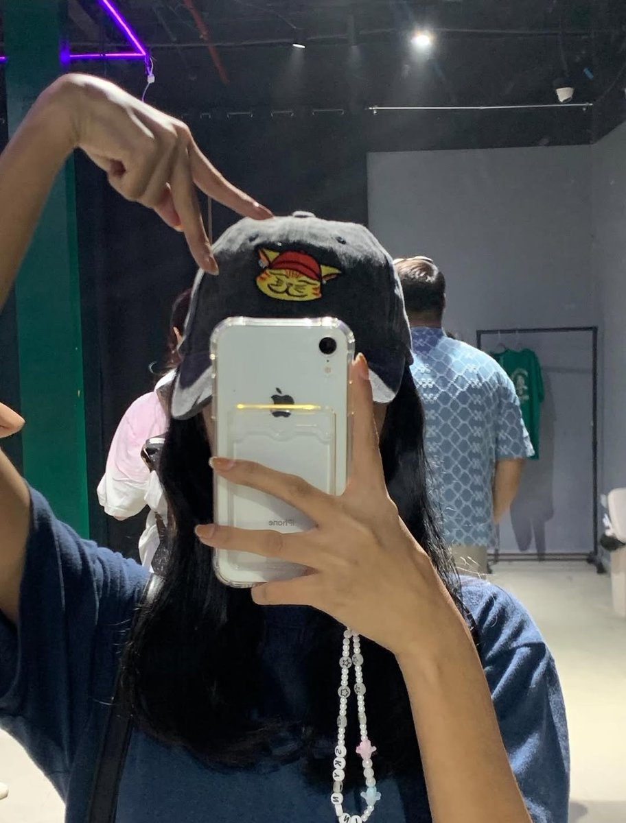 [𝐅𝐔𝐑𝐑𝐄𝐀𝐋. 𝐂𝐀𝐏]

When the team loves the product as much as you do! Ritmo and Marshmeli admins proudly sporting the FURREAL. CAP. Quality and style, personally vouched for. 🙌🏻

Order yours now: forms.gle/LdqrVDXei7GKFJ…

#FURREAL #ELI