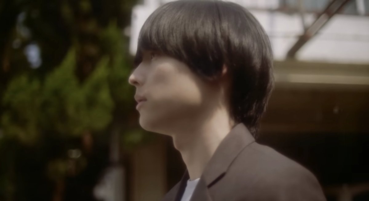 onryoku's tweet photo. 秒速5センチメートル、これは紛れも無い傑作！
柔らかい光が印象的な映像美、恋する高校生をこれ以上ないくらいに演じ切った森七菜、幼少期自体の白山乃愛、宮﨑あおい、いずれも素晴らしかったけど、儚げで切ない横顔が美しすぎた松村北斗の存在感たるや…邦画の未来は明るいね https://t.co/w2SHhBws7D