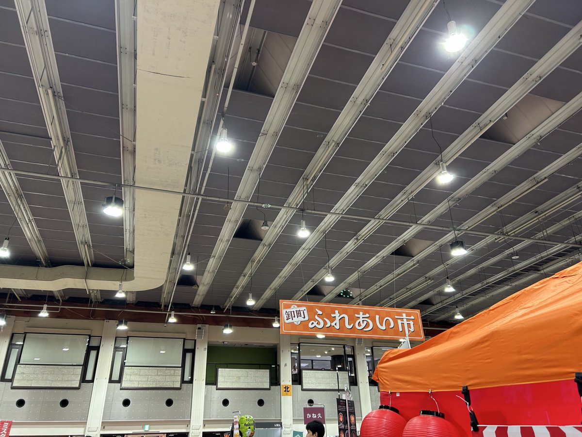 aoki_garden's tweet photo. 卸町ふれあい市。かなり賑わってます。明日も開催らしいですよ！
フルーツとかたくさん買いました😊
#卸町ふれあい市 https://t.co/Gy1N9TAKlX