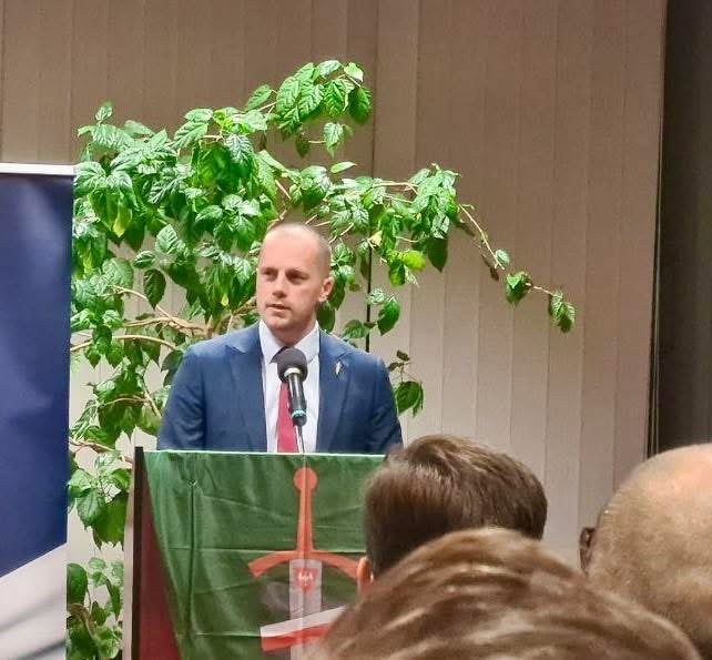 Nasze państwo i naród muszą podjąć zdecydowane działania, by zachęcać imigrantów do wyjazdu z Polski.

Pobyt w naszym kraju powinien być przyjemny dla turystów, którzy przyjeżdżają na wakacje, by bezpiecznie wypocząć, podziwiać naszą historię, tradycje i piękno krajobrazów, a nie