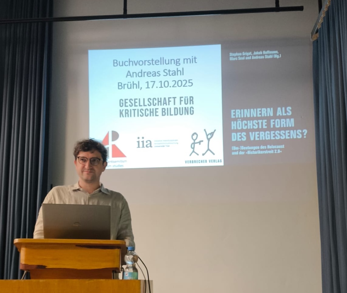 Andreas Stahl gestern bei der Präsentation von "Erinnern als höchste Form des Vergessens? (Um-)Deutungen des Holocaust und der 'Historikerstreit 2.0'" in Brühl

Demnächst: Am 7.11. wird Andreas Stahl in Dresden (und online) über "Das Gerücht über die IHRA-Definition" sprechen