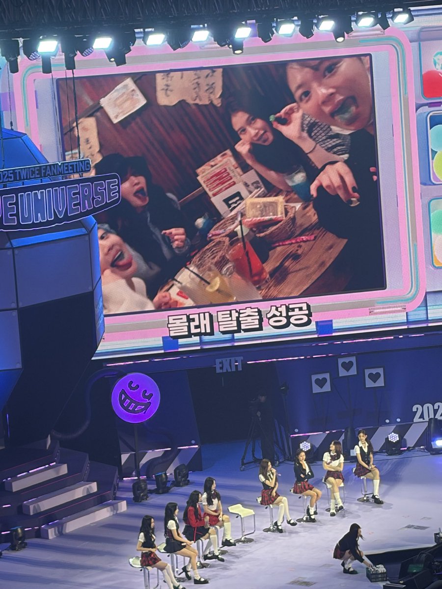 jypnationsowon's tweet photo. 정연 사나 모모 지효 일본에서 스케줄 하고 몰래 탈출해서 불량식품?파는 이자카야가서 놀았댘ㅋㅋㅋㅋ그리고 2시간 걸어서 호텔갔대 아 귀여워 https://t.co/m2CHbsrdQP