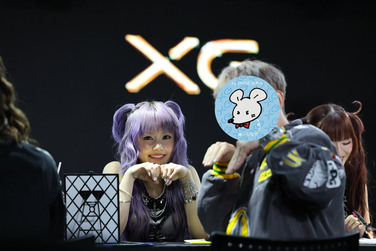 ALPHAZ_nezumi's tweet image. 【10/15オフラインサイン会レポ🐭】
今回のサイン会は地下の小さめのライブハウスで行われました！（珍しい）
なかなか参加者からの投稿がなかったのは電波がなかったためです🤣
いつも抽選箱で席を決めますが、🐭は５列目真ん中あたりの席でした🩵…