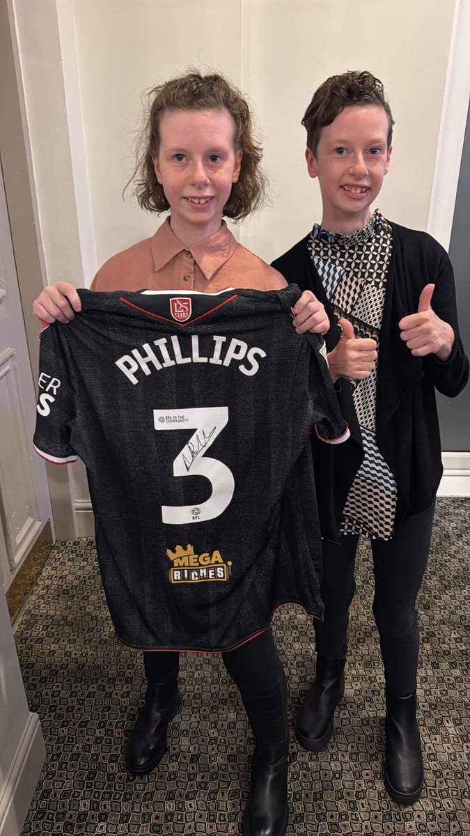 📣 Auction alert ‼️🖤❤️

Nat Phillips Match worn signed shirt from away win vs Norwich 

Closes Monday 9pm 

Send bids on here or via dm 

Starting bids from £200 !

Bargain 👀 💙 🤍 

All proceeds to Breast Cancer Now 🩷

Reposts appreciated 🙏🏻