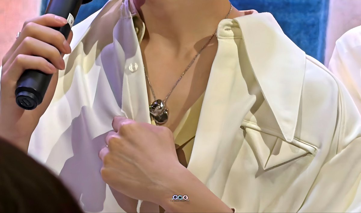 OohMildGod's tweet image. สร้อยสวยน้า~~
สร้อยตัวเอง… สร้อยที่ซื้อใหพี่ปิ๊ป…
#MidatoxTeeTeePor
⋆˙⟡♡ #porsuppakarn #twnpich ♡✧˙⋆
⋆ #ป๋อตี๋ตี๋ #porteetee #teeteepor ⋆