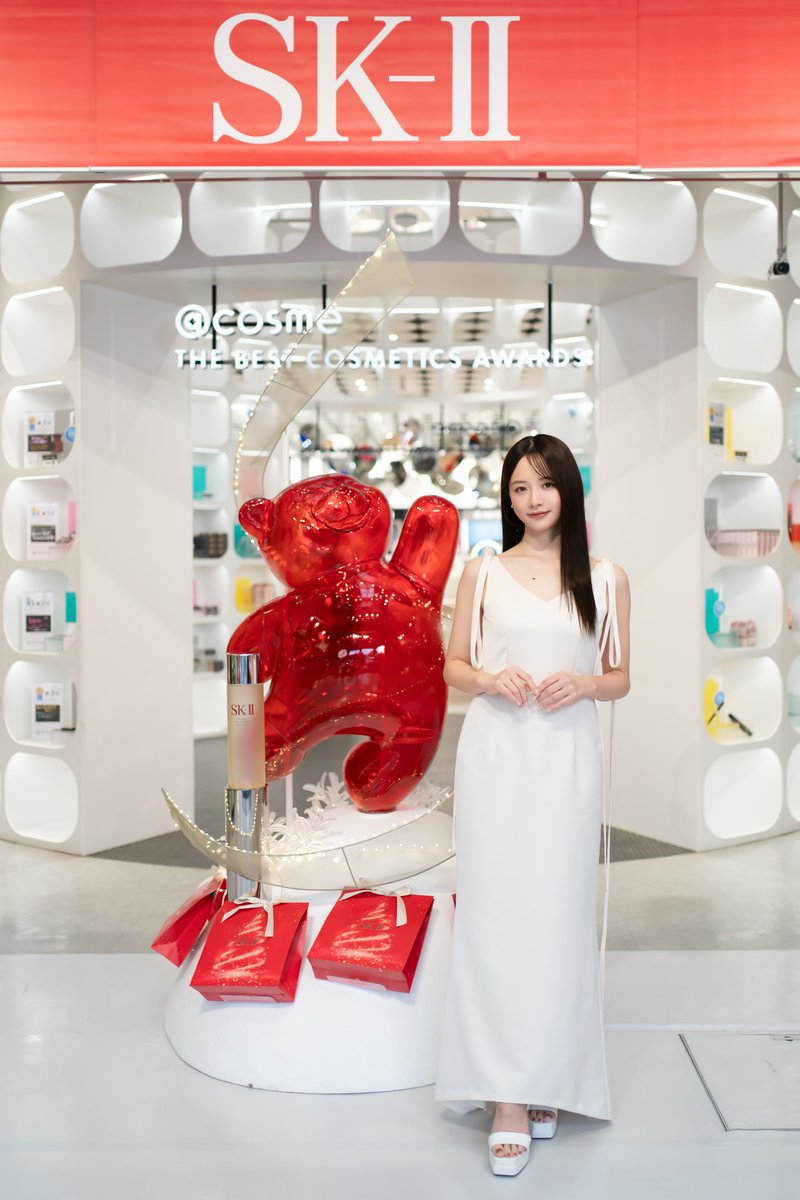 アットコスメトーキョーで開催中のホリデーコフレの先行発売イベントに