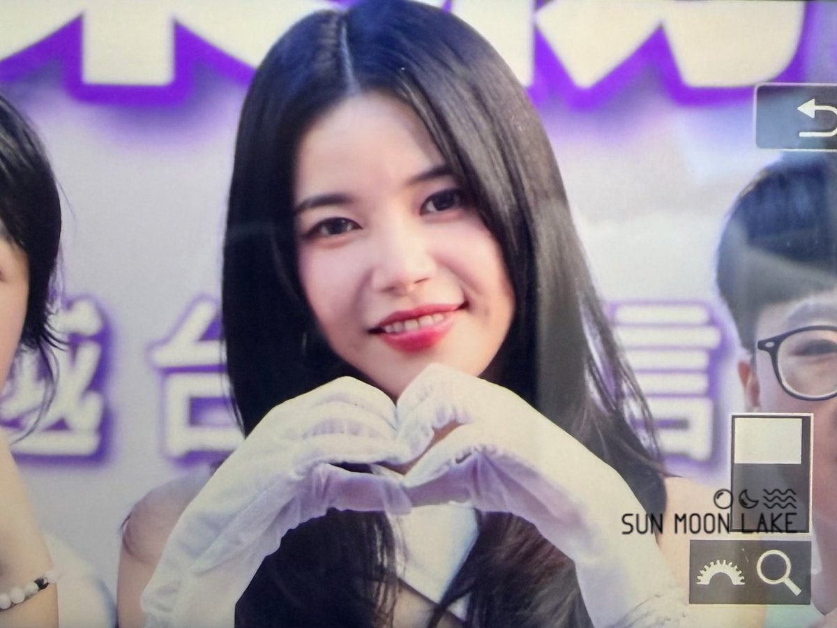 SunMoonLake_MMM's tweet image. 251018 솔라 - 신광미츠코시 SO LOVE 팬미팅 프리퓨

오늘도 예쁨이랑 귀여움 담당했어요ㅋㅋ
#솔라 #마마무 #Solar #MAMAMOO 
#김용선  #대만가수 #신광미츠코시 #新光三越 #SOLOVE