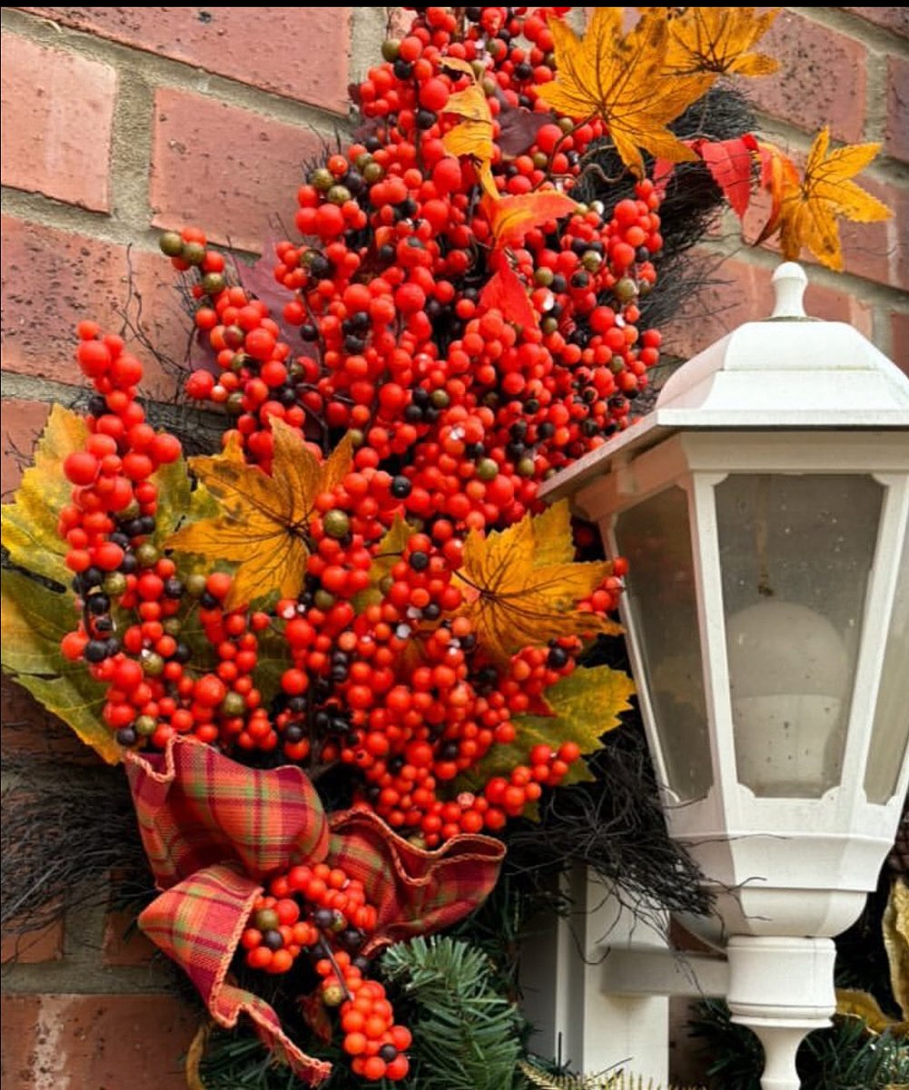 Warm colour of Autumn at retreat front doors 🧡🎃
#autumn #cosyhome #cosybreak #autumnstyle #autumnholiday #octoberholidays