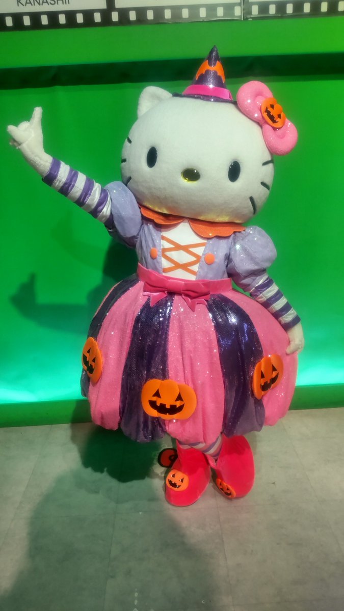 念願のパンプキン衣装のキティちゃん🥳🎀🎃
去年、一昨年会えなかったから、今年は会えて嬉しかった😭😭😭
バルーンのスカート可愛い😘✨🎈
#ハーモニーランド
#ハローキティ
#キティキャッスル