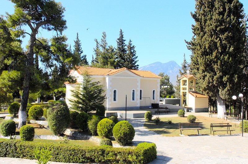 Καλημέρα και χρόνια πολλά σε όσους γιορτάζουν! 
Ιερός ναός Αγίου Λουκά, στον ομώνυμο λόφο, στην πόλη της Λαμίας, που σήμερα γιορτάζει τα ελευθερια της από τους Γερμανούς! 
🇬🇷🩵🇬🇷