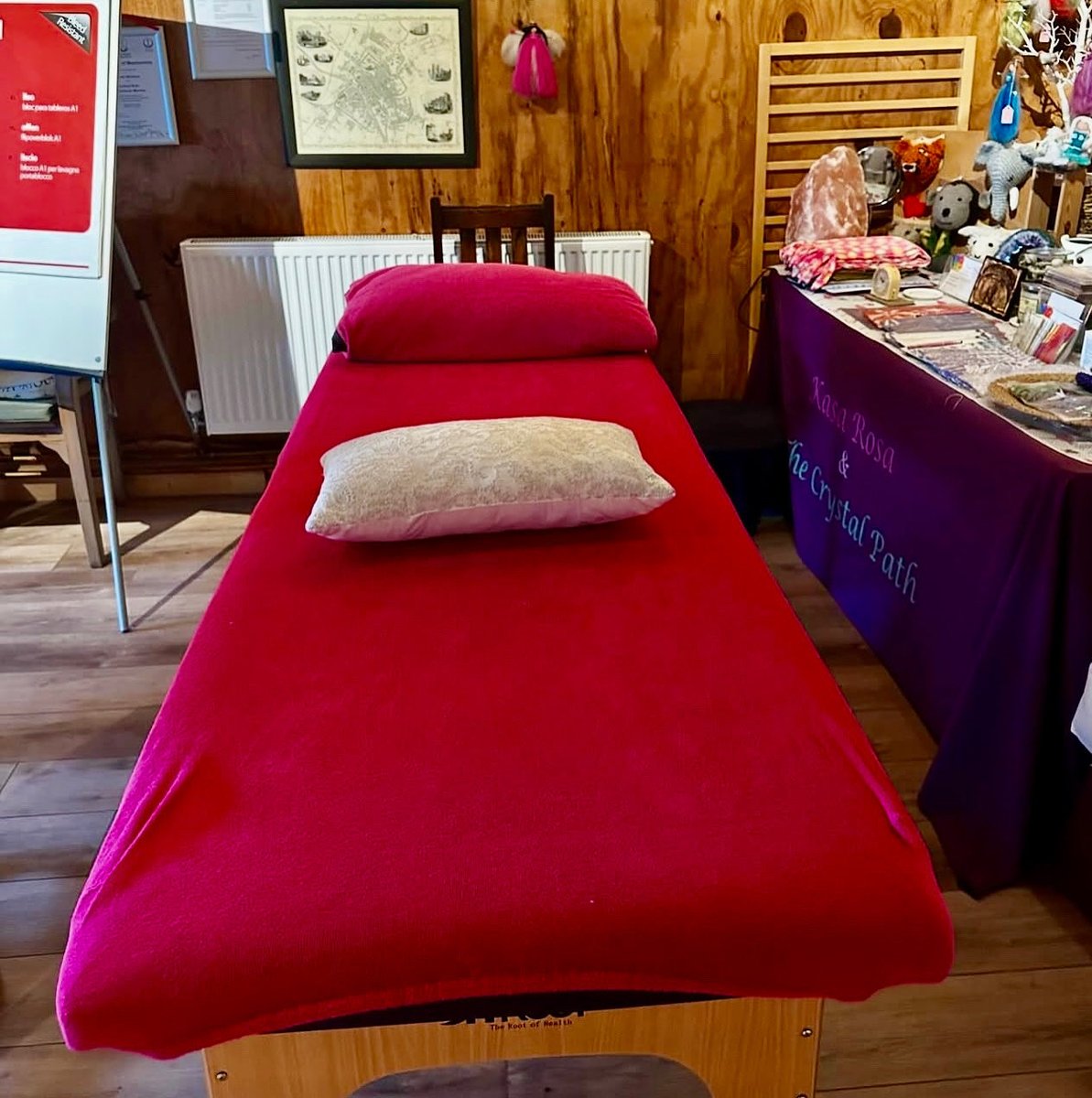 💜 Day 2 of teaching Jikiden Reiki Shoden class for three days. Yesterday went extremely well and we had fun, too.
I love helping students find their own path in Reiki. 🙏🏻💜 #blessings #energy #teaching #full #class #learning #shoden #care #gratitude #reiki #jikiden #course