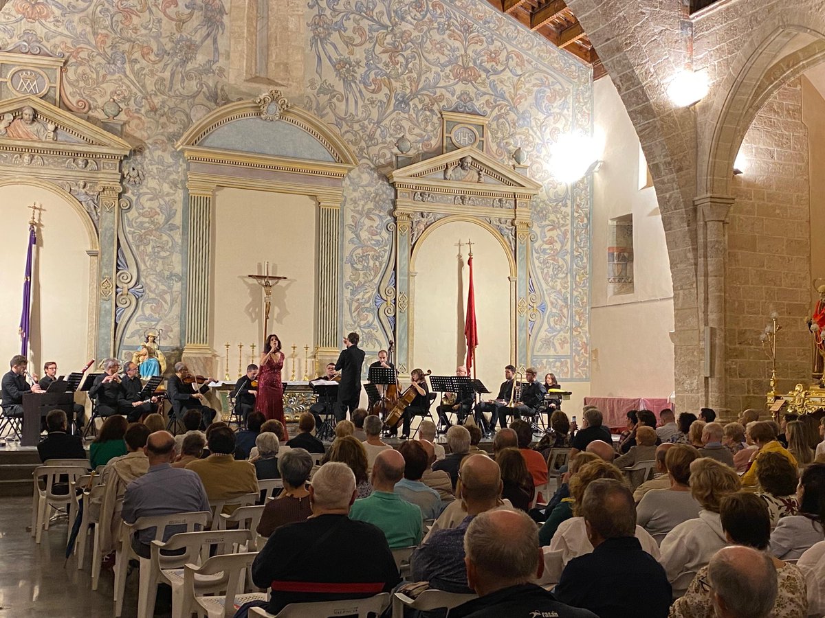 Espectacular concierto ayer en la Iglesia de La Sang de Llíria junto a la maravillosa voz de Lorena Valero y bajo la dirección de nuestro director Pascual Cabanes. Muchas gracias al Ajuntament de Llíria y a todo el público asistente.