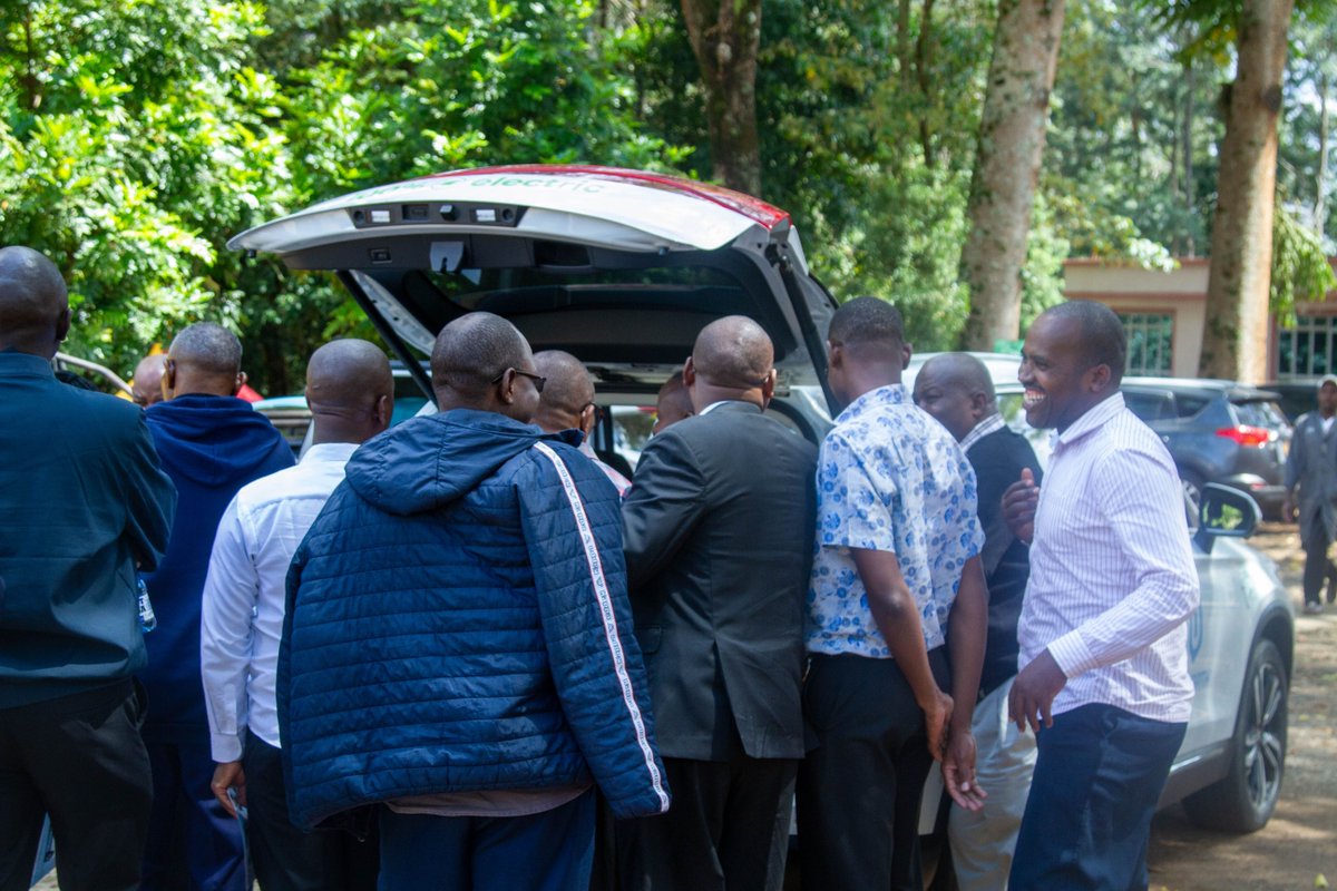 mojaevafrica's tweet photo. An honour to showcase our EV lineup to His Lordship, the Bishop of the Catholic Diocese of Murang’a
Together, we’re driving the conversation on sustainability, innovation & a cleaner future for Kenya
Join the movement visit us at Dagoretti Corner
#MojaEV #DriveElectric https://t.co/DhaxRyfn9B