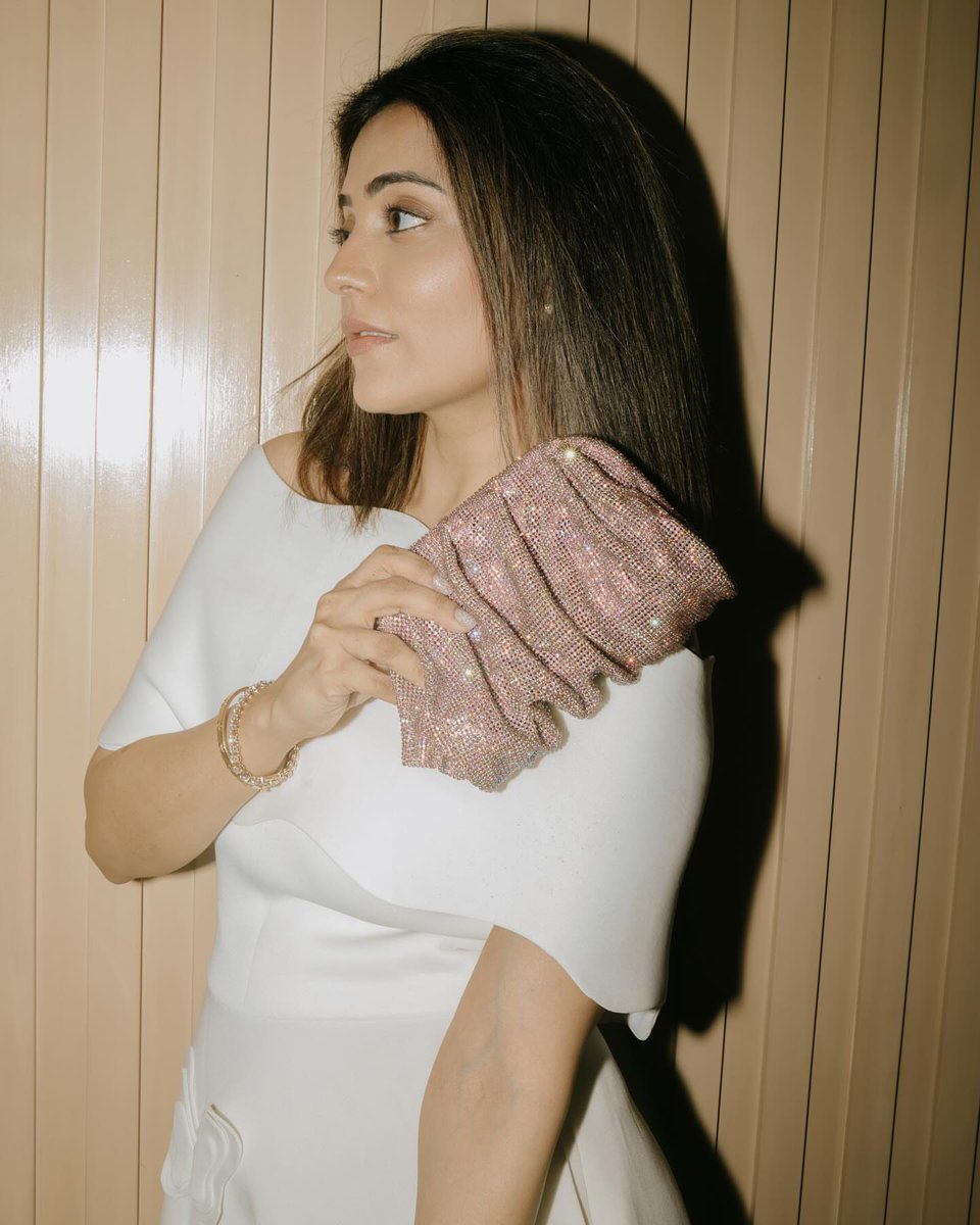 #HBDNishaAggarwal #HappyBirthdayNishaAggarwal 

6/10