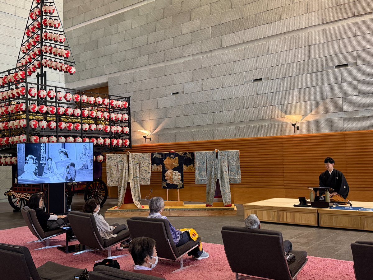 【みんなでつくるイベント】本日「#浄瑠璃 の世界へようこそ」が開催されました。#竹本仁太夫 さんによる解説と演奏で、浄瑠璃の世界がぐっと身近に感じられるようになった90分でした。今回は #桧枝岐歌舞伎 の衣装も特別展示。今後も博物館らしい演奏会をお届けいたします。