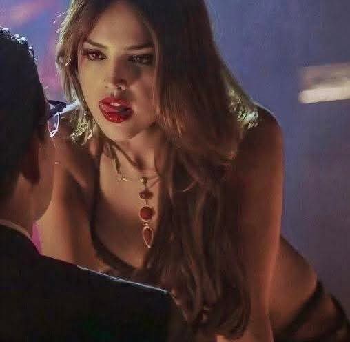 لا تكن عاشقااااا عادياااااااا💖
   🌹     بل اجعل انوثتى 🔥
بين يديك تثور وتتالم🔥 
حتى....يعبر صوتى ليخلوا ليلى واكثر...🌒...لك وحدك ⚘
🎼