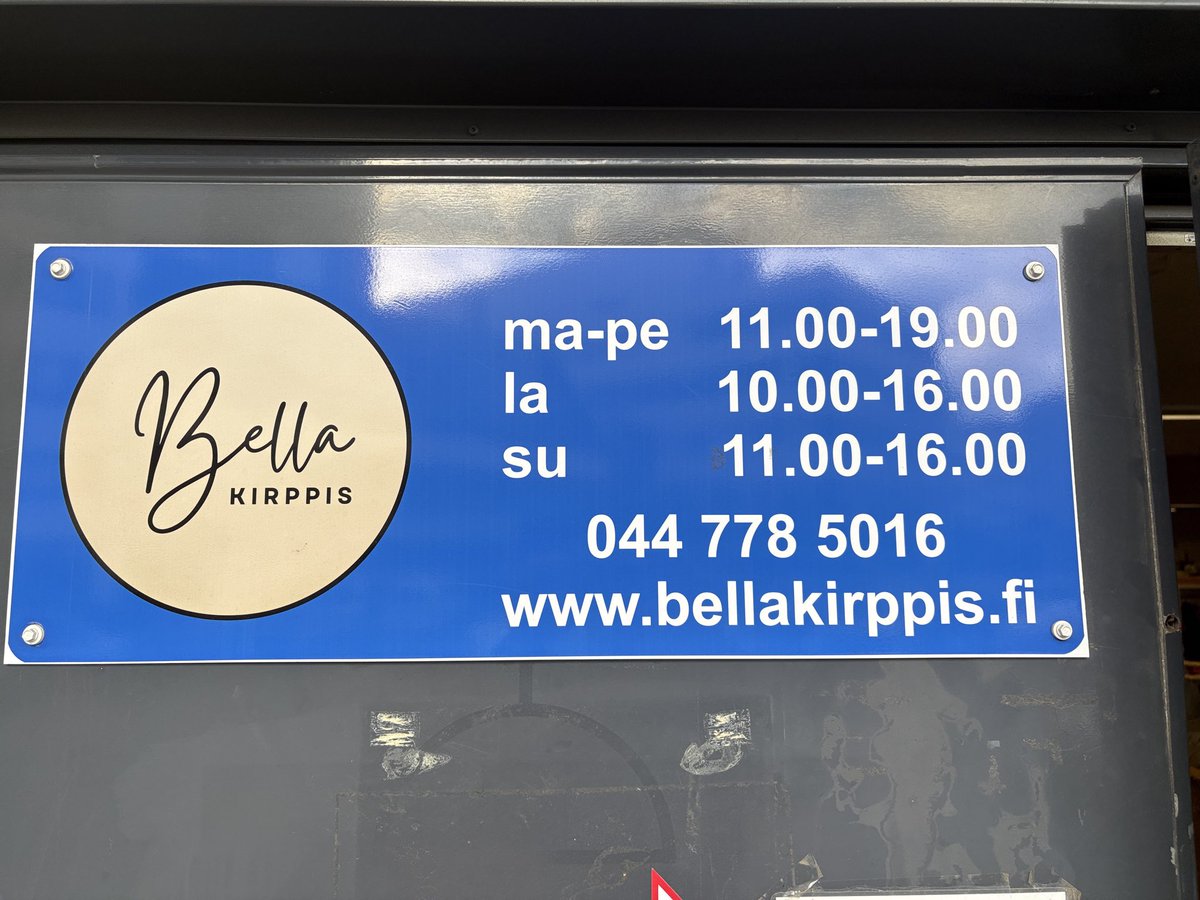 パシラ地区にあるBellaでお宝探し。個人の方が棚をレンタルしてセカンドハンドを販売しています。地元の人で大賑わいです。カード払いできるのもGOOD！掘り出し物に巡り会えますように🙏
#旅レポ #フィンランド #ヘルシンキ