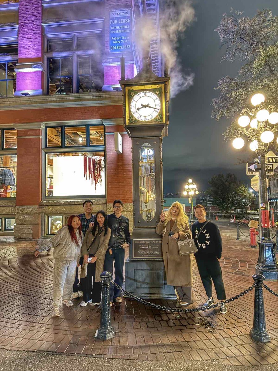 itsShowtimeNa's tweet image. ASAP in Vancouver 🤝🏼 Showtime in HK Disneyland