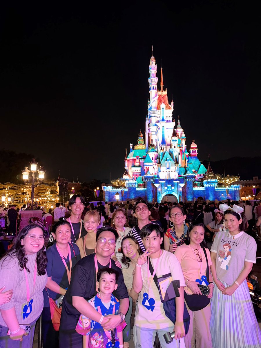 itsShowtimeNa's tweet image. ASAP in Vancouver 🤝🏼 Showtime in HK Disneyland
